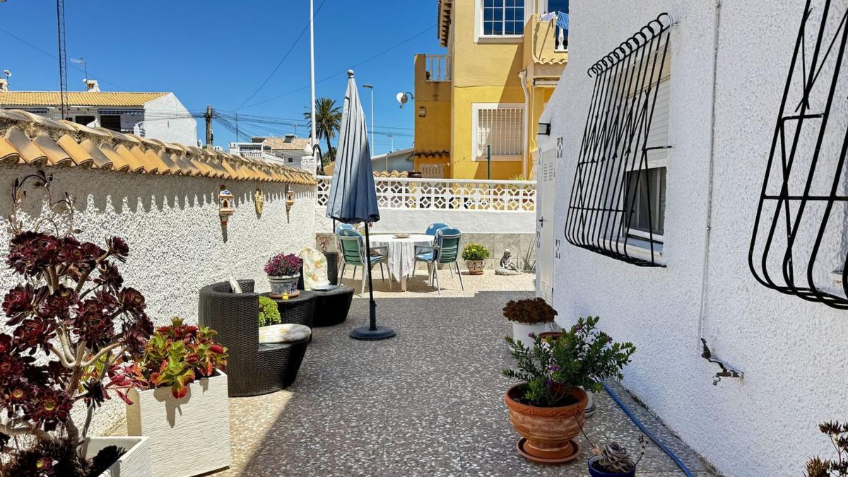 Venta de piso en Piso en Calle Jacinto Benavente, 16, Zona los Frutales, Torrevieja, Torrevieja
photo 2