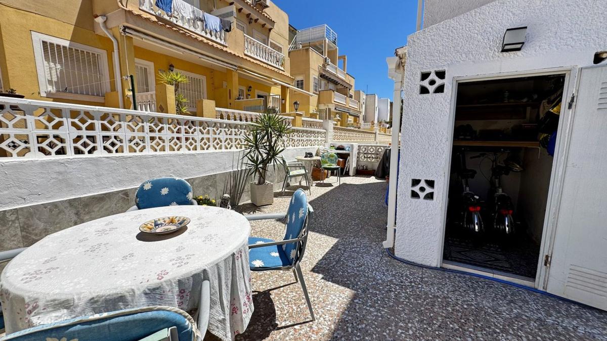 Venta de piso en Piso en Calle Jacinto Benavente, 16, Zona los Frutales, Torrevieja, Torrevieja
photo 3