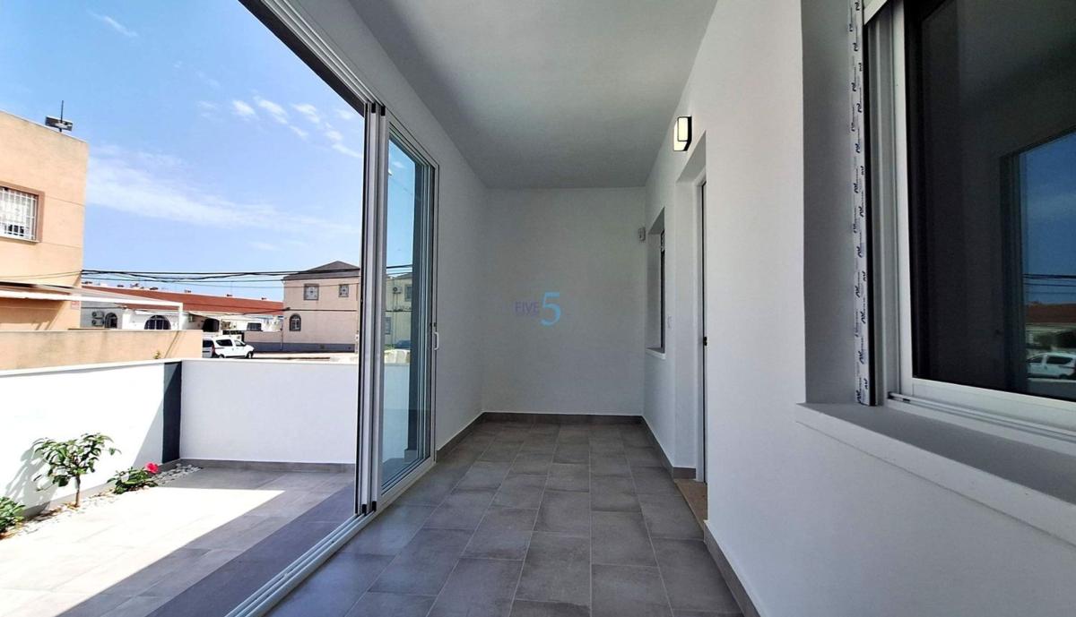 Venta de piso en Piso en La Siesta - El Salado - Torreta, Torrevieja, Torrevieja
photo 2