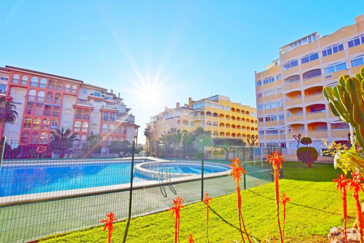 Продажа квартиры на Piso en Ronda José Samper García, 1 C, Torreblanca, Torrevieja, Торревьеха
photo 1