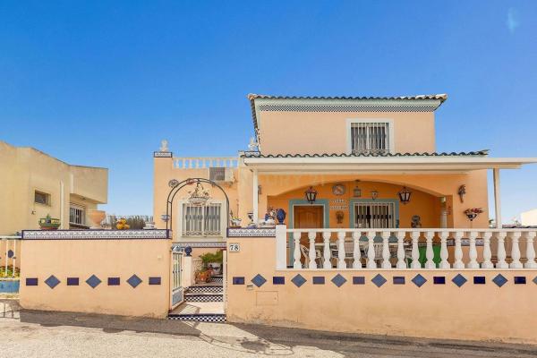 Casa o chalet independiente en Urbanización los Altos, Los Balcones - Los Altos del Edén, Torrevieja thumbnail 1