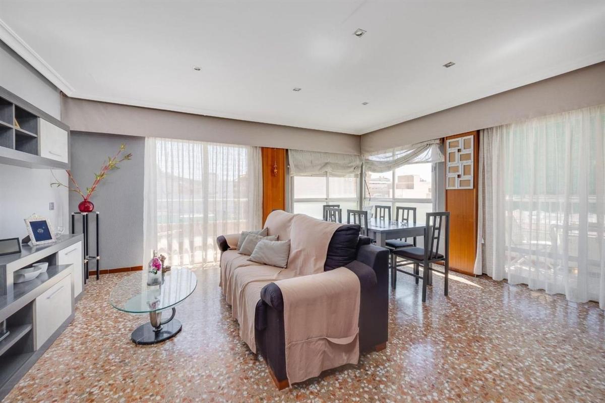 Venta de piso en Piso en Calle San Pascual, Centro - Muelle Pesquero, Torrevieja, Torrevieja
photo 1