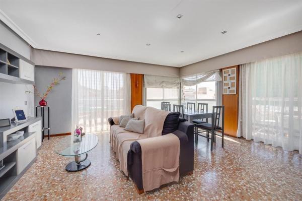 Venta de piso en Piso en Calle San Pascual, Centro - Muelle Pesquero, Torrevieja, Torrevieja
photo 1