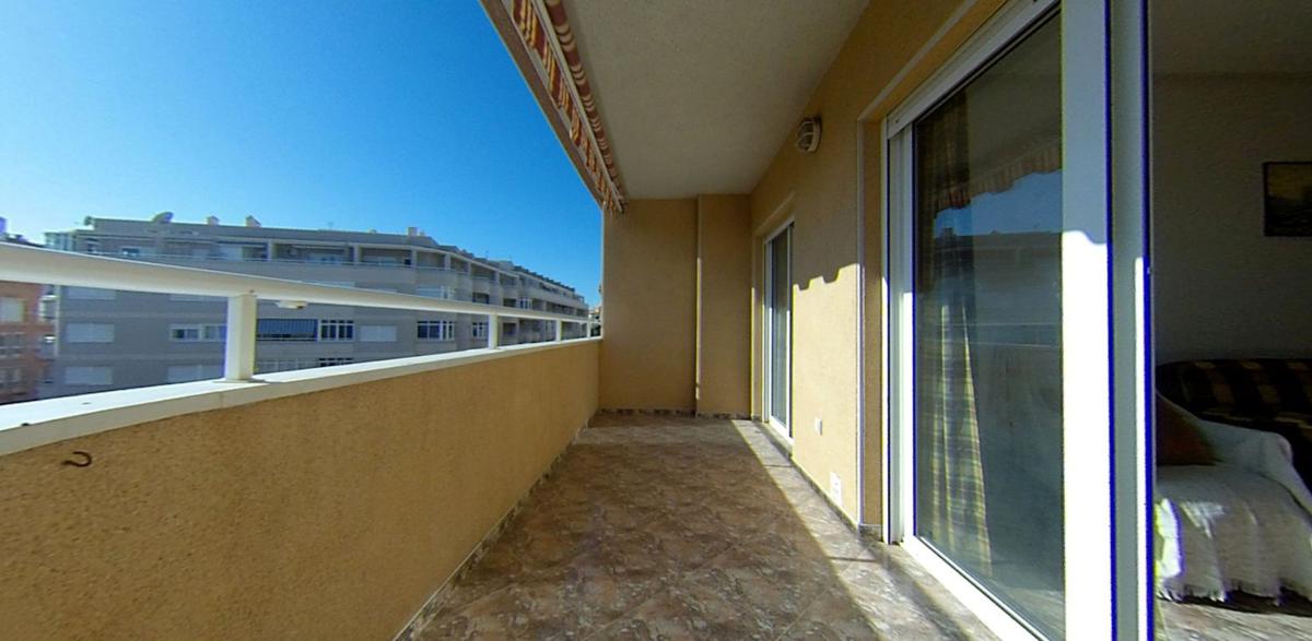 Продажа квартиры на Piso en Avenida de las Habaneras, Avenida Habaneras - Curva de Palangre, Torrevieja, Торревьеха
photo 1