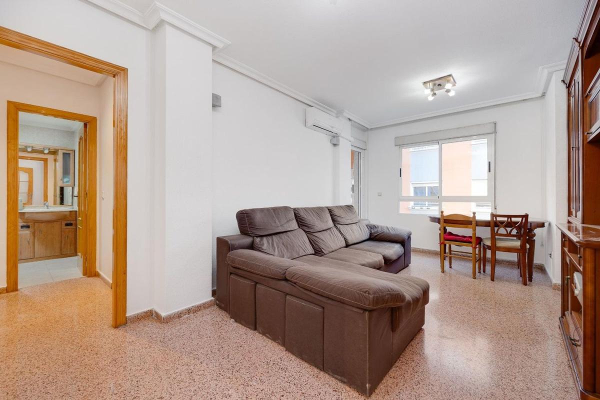 Venta de piso en Piso en Calle Zoa, Antonio Machado, Torrevieja, Torrevieja
photo 2