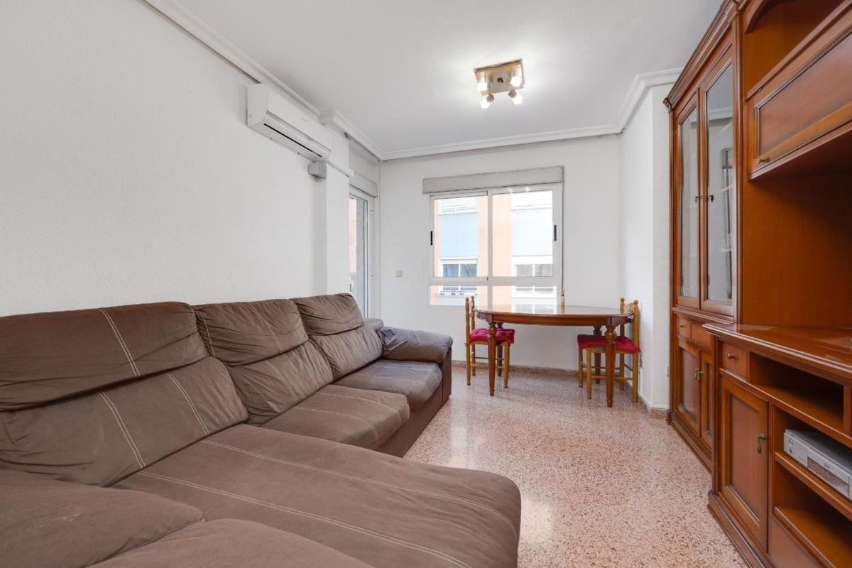 Venta de piso en Piso en Calle Zoa, Antonio Machado, Torrevieja, Torrevieja
photo 3