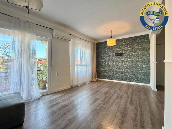 Sale of flat in Piso en Plaza Manila, Plà del Bon Repòs-La Goteta, Alicante / Alacant, Alicante
photo 1
