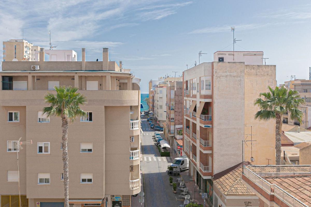 Venta de piso en Piso en Las Piscinas Naturales, Torrevieja, Torrevieja
photo 1