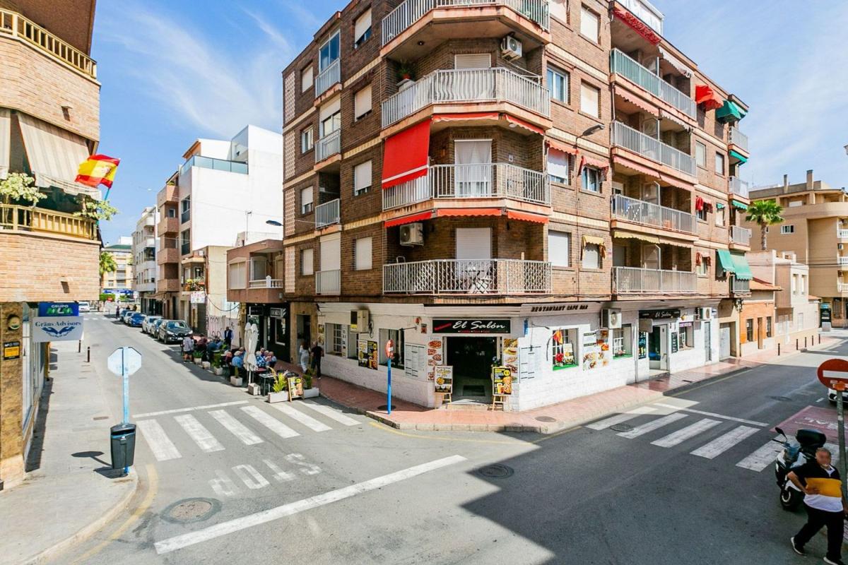 Venta de piso en Piso en Las Piscinas Naturales, Torrevieja, Torrevieja
photo 2