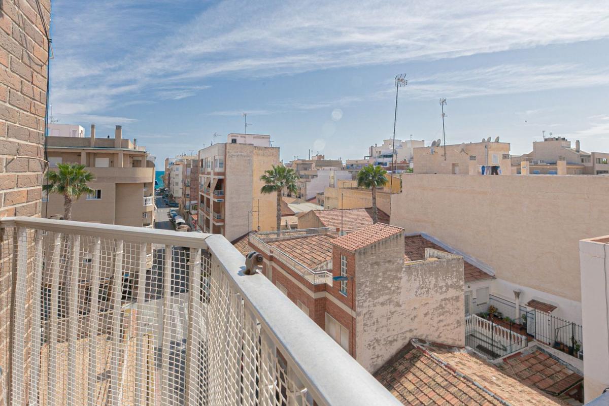 Venta de piso en Piso en Las Piscinas Naturales, Torrevieja, Torrevieja
photo 3