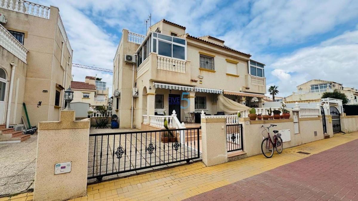 Venta de chalet independiente en Casa o chalet en La Siesta - El Salado - Torreta, Torrevieja, Torrevieja
photo 1