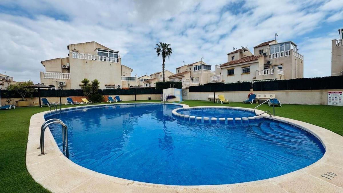 Venta de chalet independiente en Casa o chalet en La Siesta - El Salado - Torreta, Torrevieja, Torrevieja
photo 2