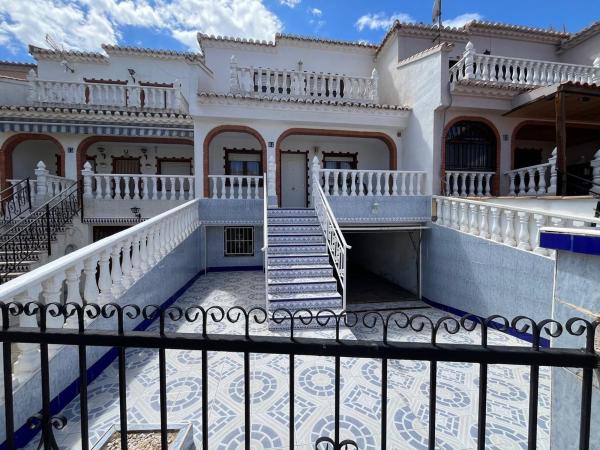 Chalet adosado en ኡርባኒሳሲኦን ቶሬአልሜንድሮስ, 1, La Siesta - El Salado - Torreta, Torrevieja photo 2