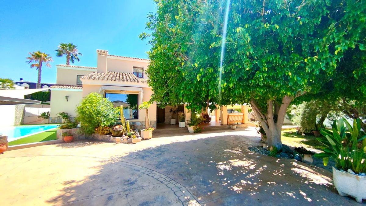 Properties for sale and rent in Spain photo 3
