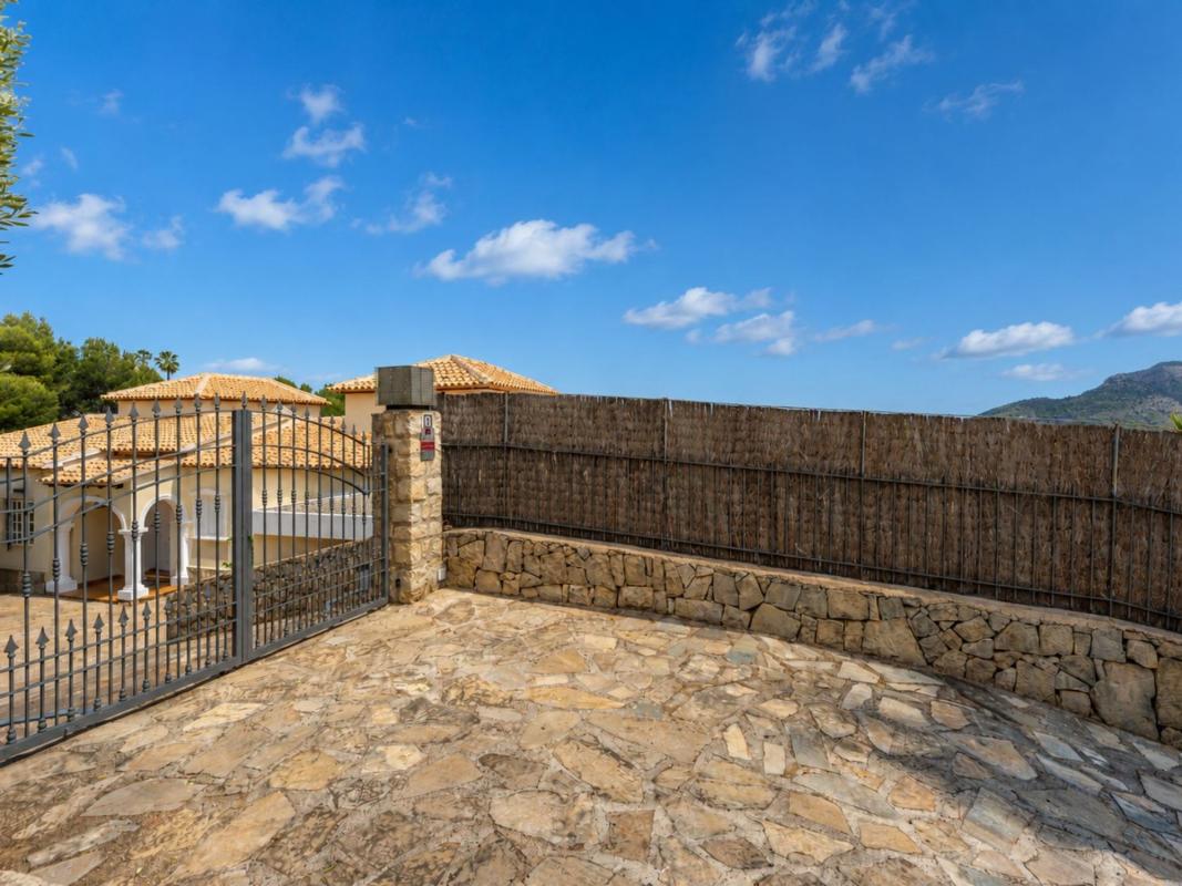 Properties for sale and rent in Spain photo 3