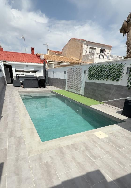 Продажа таунхауса в Chalet adosado en Calle de los Jazmines, La Siesta - El Salado - Torreta, Torrevieja , Торревьеха photo 1