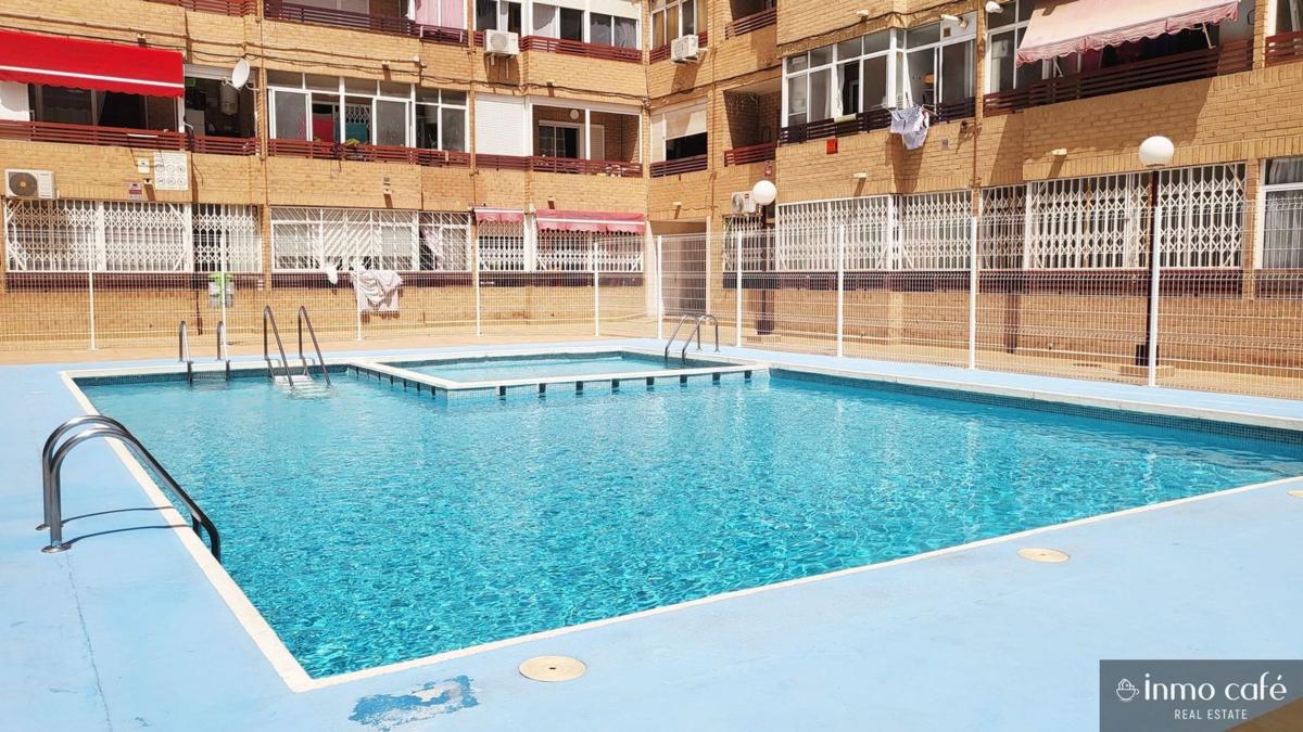 Venta de piso en Piso en Calle Joaquín Chapaprieta, El Molino, Torrevieja, Torrevieja
photo 2
