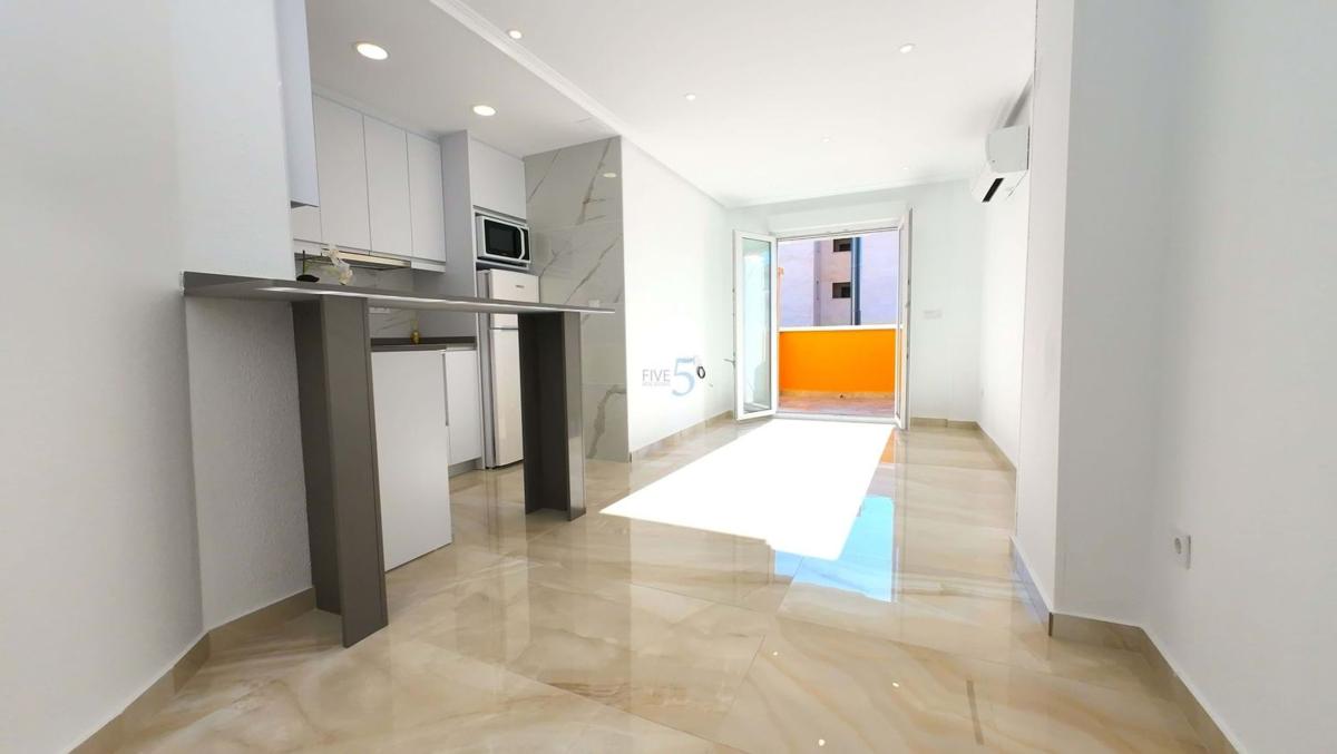 Venta de piso en Piso en Puerto Deportivo, Torrevieja, Torrevieja
photo 1