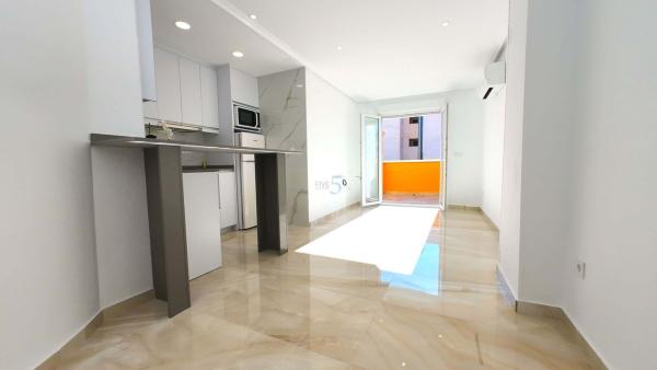 Продажа квартиры на Piso en Puerto Deportivo, Torrevieja, Торревьеха
photo 1