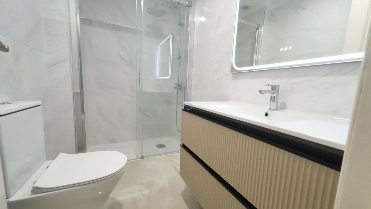 Venta de piso en Piso en Puerto Deportivo, Torrevieja, Torrevieja
photo 2