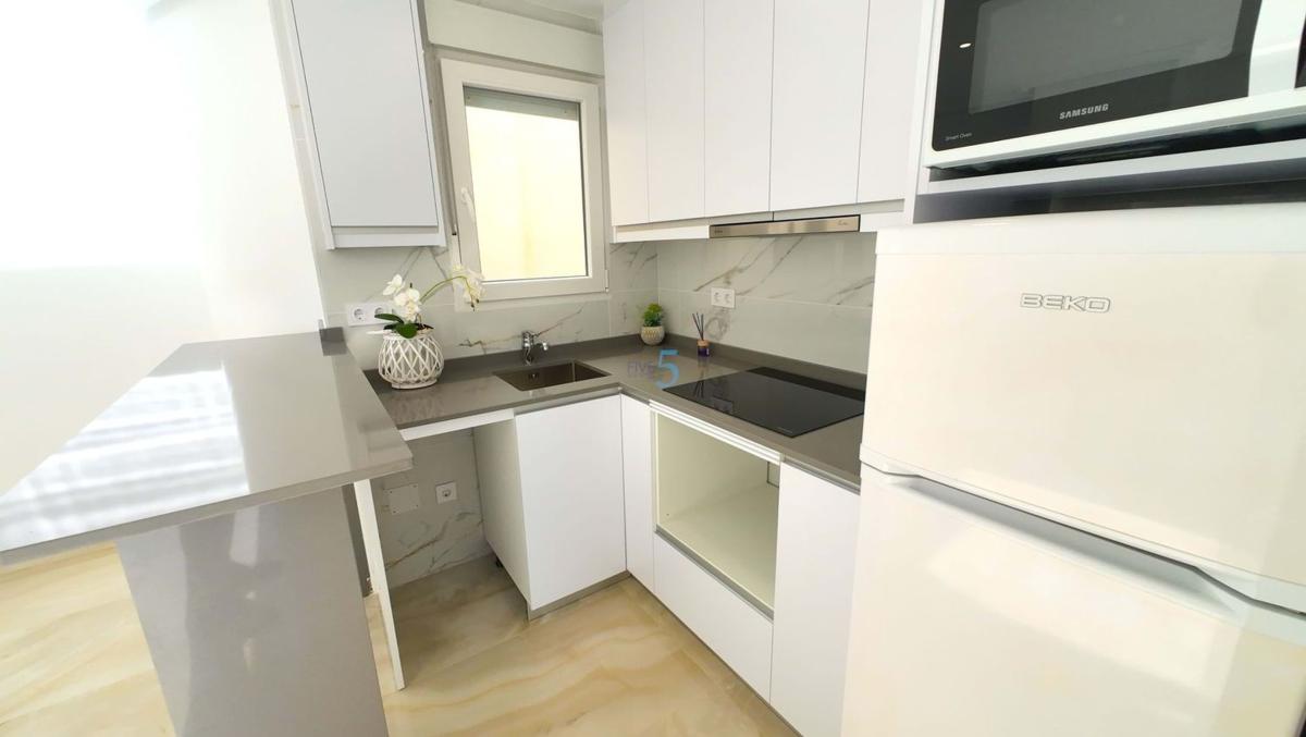 Venta de piso en Piso en Puerto Deportivo, Torrevieja, Torrevieja
photo 4