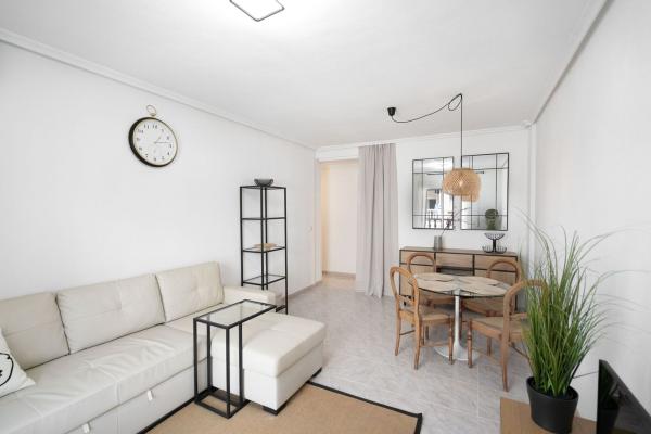 Продажа квартиры на Piso en Calle Vicente Blasco Ibáñez, Las Piscinas Naturales, Torrevieja, Торревьеха
 photo 1