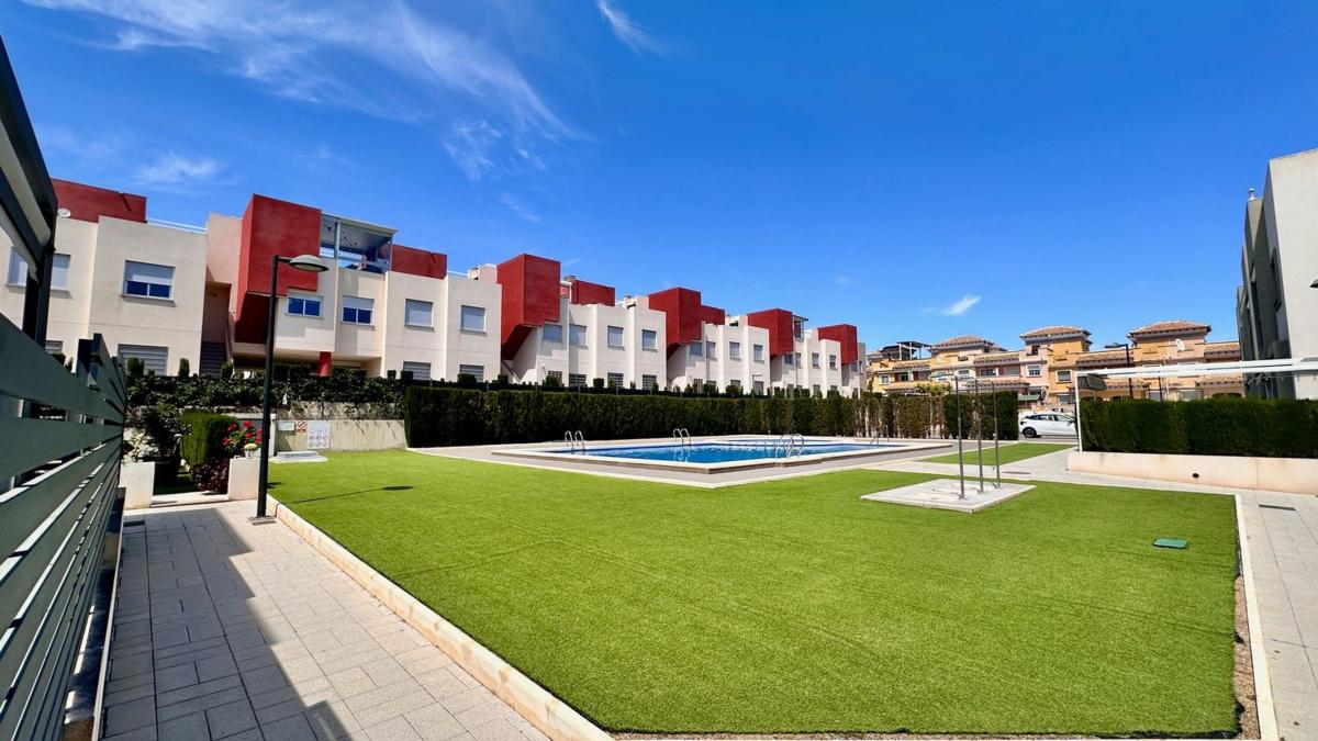 Продажа квартиры на Piso en Avenida Paris, 201, Aguas Nuevas, Torrevieja, Торревьеха
 photo 2