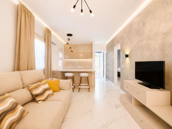 Venta de piso en Piso en Lago Jardin, 9, Los Balcones - Los Altos del Edén, Torrevieja, Torrevieja
photo 1