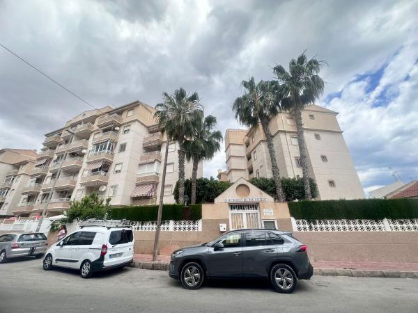 Sale of flat in Piso en Calle Manuel Galián, 4, Avenida Habaneras - Curva de Palangre, Torrevieja, Torrevieja
thumbnail 1