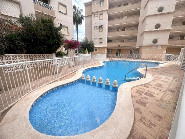 Sale of flat in Piso en Calle Manuel Galián, 4, Avenida Habaneras - Curva de Palangre, Torrevieja, Torrevieja
thumbnail 2