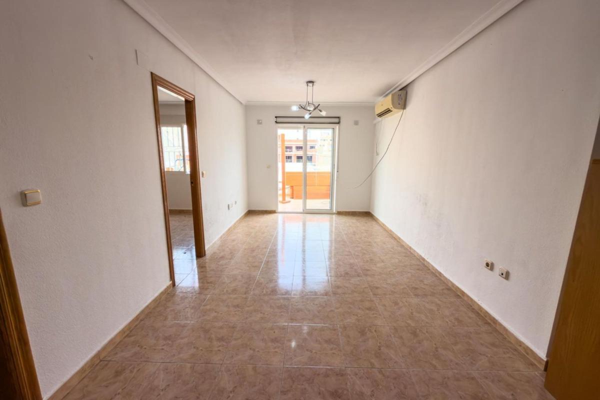 Продажа пентхауса на Ático en Calle Ulpiano, Las Piscinas Naturales, Torrevieja, Торревьеха photo 1