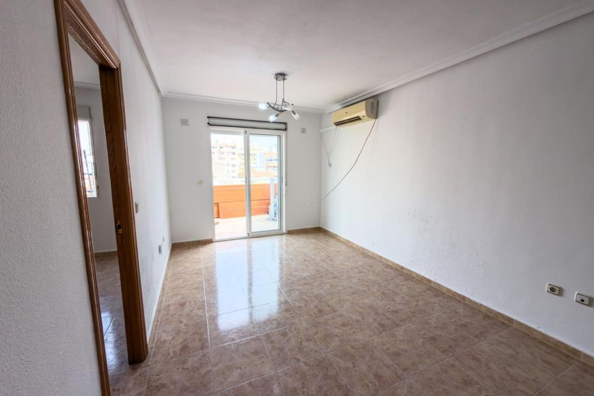 Продажа пентхауса на Ático en Calle Ulpiano, Las Piscinas Naturales, Torrevieja, Торревьеха photo 3