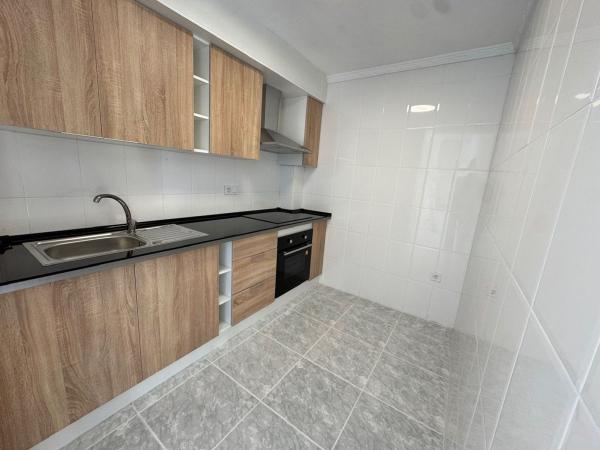 Chalet adosado en Calle Tomas Valcarcel, 16, Zona los Frutales, Torrevieja thumbnail 1