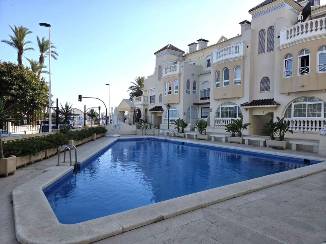 Venta de piso en Piso en Calle Poeta Rabindranath Tagore, 6, Zona los Frutales, Torrevieja, Torrevieja
photo 1