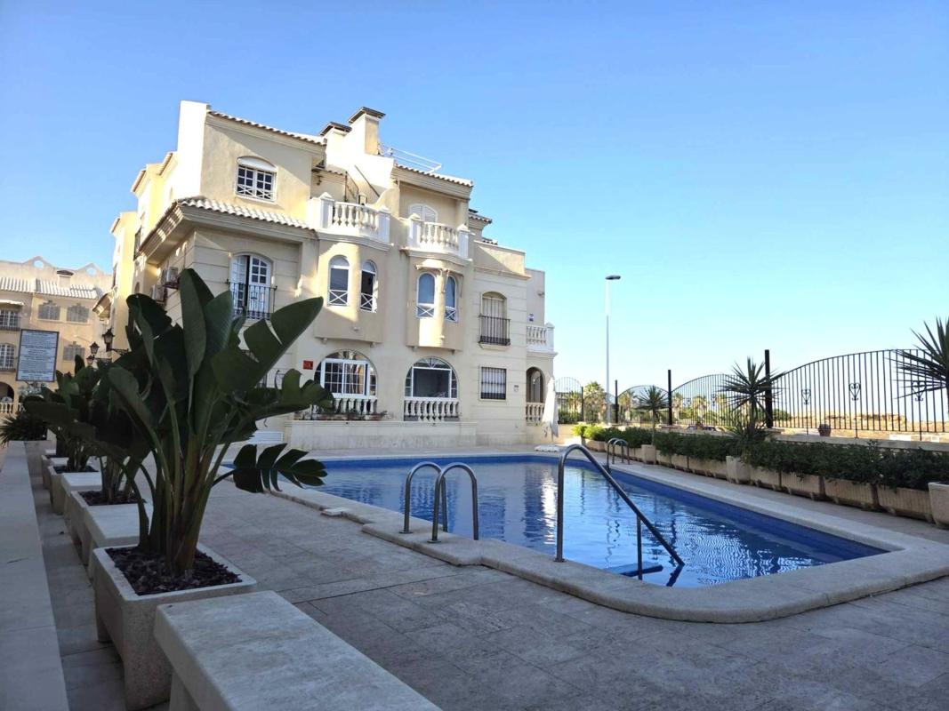 Venta de piso en Piso en Calle Poeta Rabindranath Tagore, 6, Zona los Frutales, Torrevieja, Torrevieja
photo 3