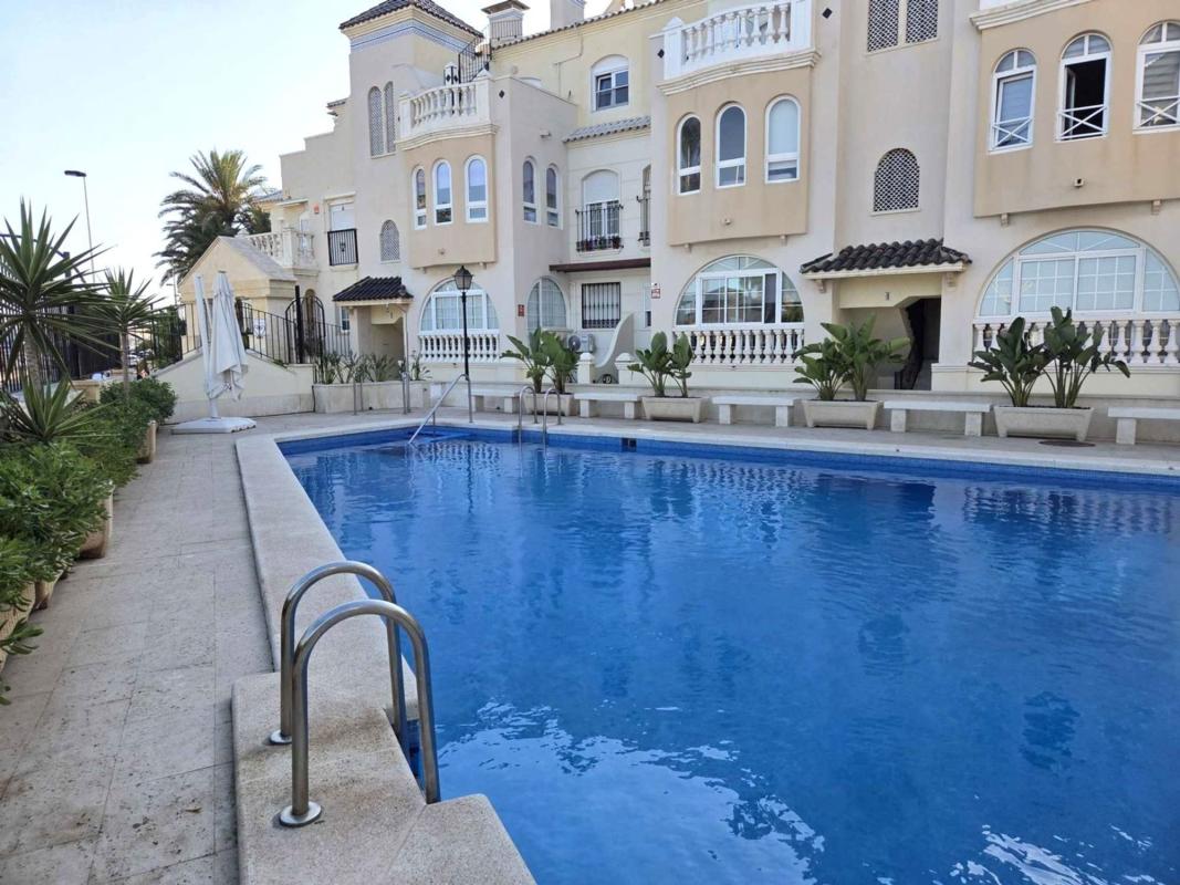 Venta de piso en Piso en Calle Poeta Rabindranath Tagore, 6, Zona los Frutales, Torrevieja, Torrevieja
photo 4