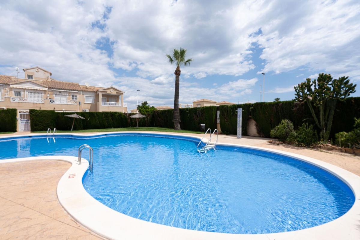 Продажа квартиры на Piso en Calle Pablo Mercader Torregrosa, Parque Acuático - Sector 25, Torrevieja, Торревьеха
photo 1