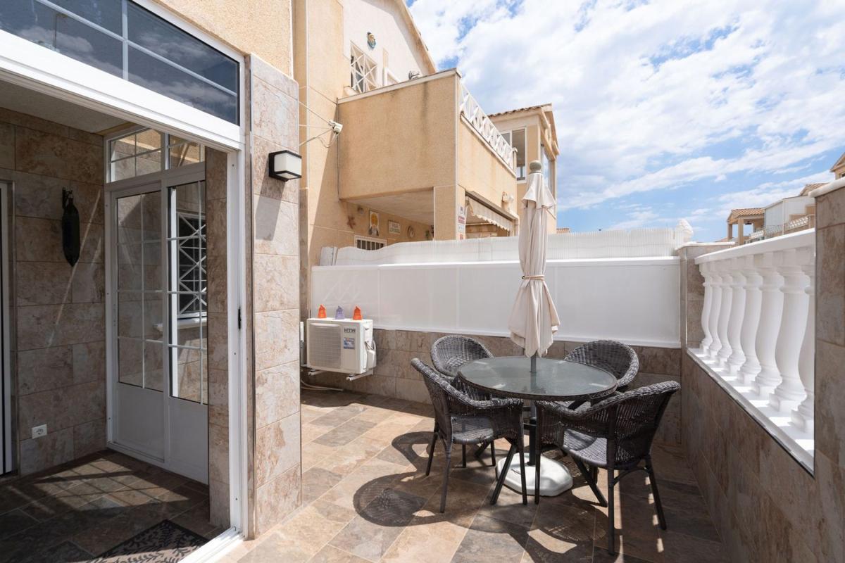 Продажа квартиры на Piso en Calle Pablo Mercader Torregrosa, Parque Acuático - Sector 25, Torrevieja, Торревьеха
photo 2