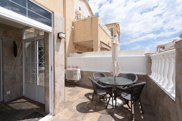 Продажа квартиры на Piso en Calle Pablo Mercader Torregrosa, Parque Acuático - Sector 25, Torrevieja, Торревьеха
thumbnail 1