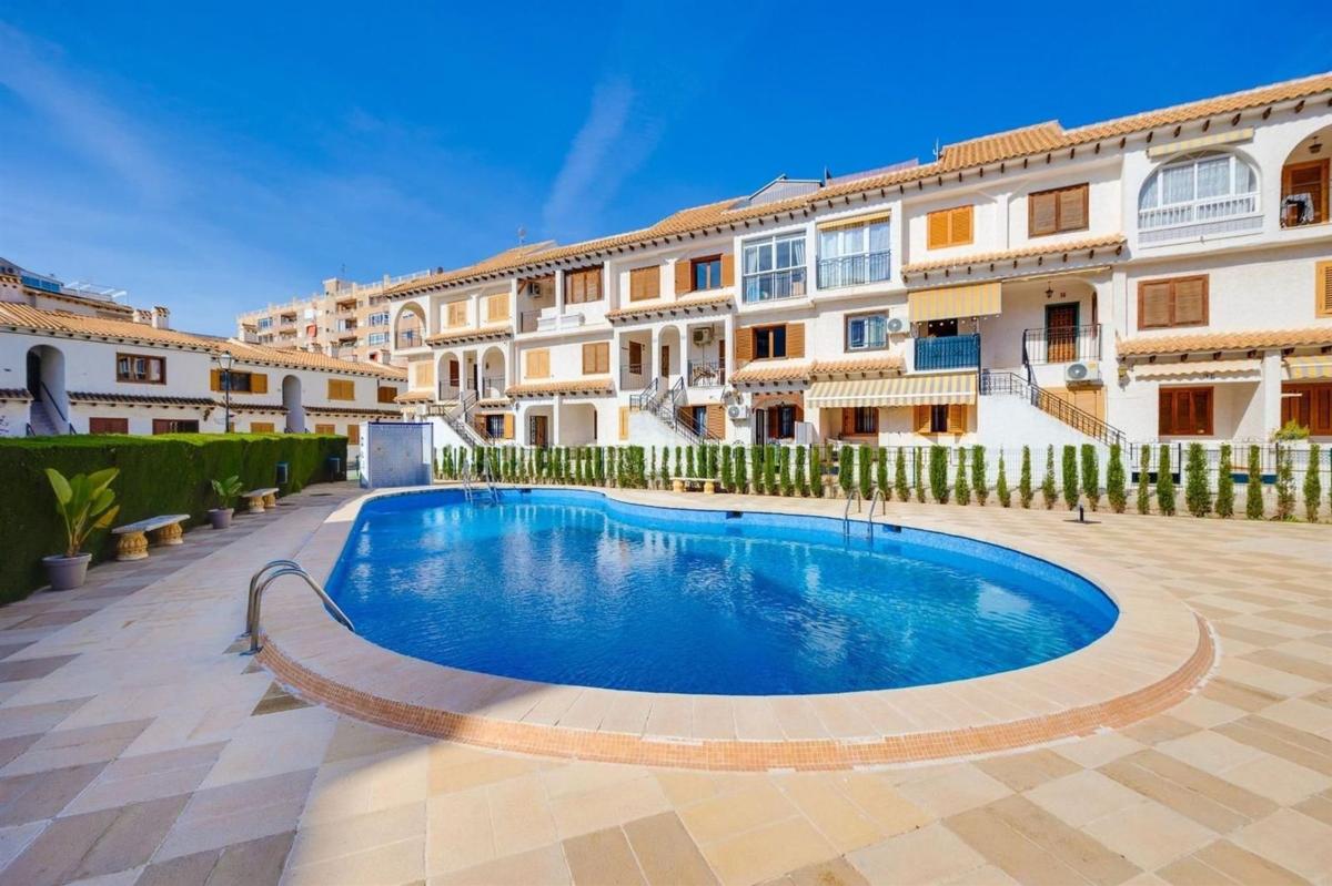 Venta de chalet independiente en Casa o chalet en Calle del Palangre, Avenida Habaneras - Curva de Palangre, Torrevieja, Torrevieja
photo 1
