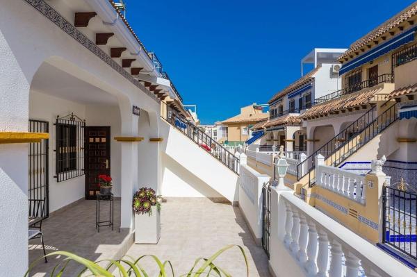 Casa o chalet independiente en Avenida Bélgica, Los Europeos, Torrevieja photo 1