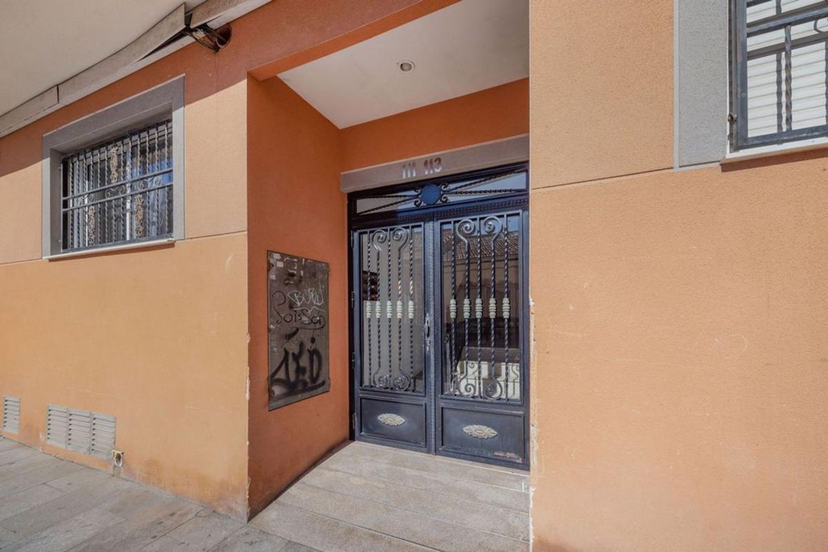 Sale of apartment in Piso en Calle de Pedro Lorca, Las Piscinas Naturales, Torrevieja, Torrevieja
photo 3