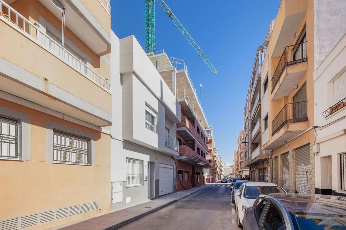 Sale of apartment in Piso en Calle de Pedro Lorca, Las Piscinas Naturales, Torrevieja, Torrevieja
photo 4