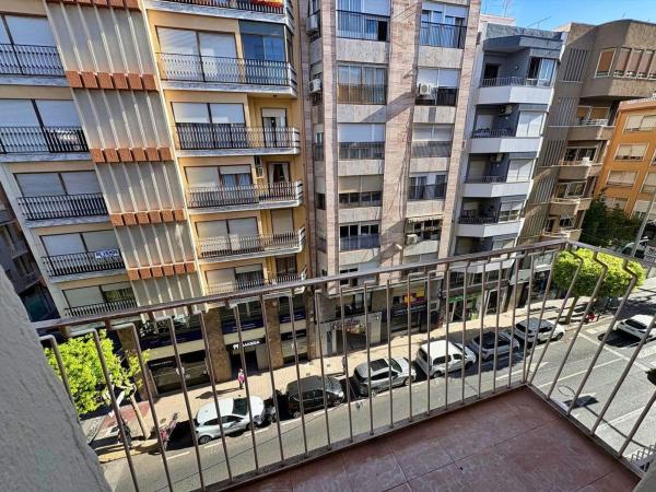 Venta de piso en Piso en Calle Vicente Blasco Ibáñez, Pont Nou-Corazón de Jesús, Elche / Elx, Elche / Elx
photo 1
