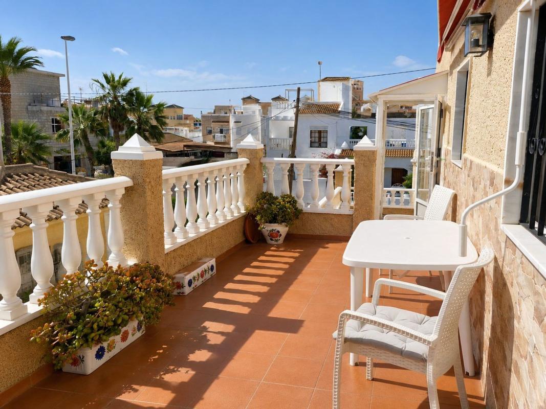 Venta de piso en Piso en Roberto Koch, Zona los Frutales, Torrevieja, Torrevieja
photo 1