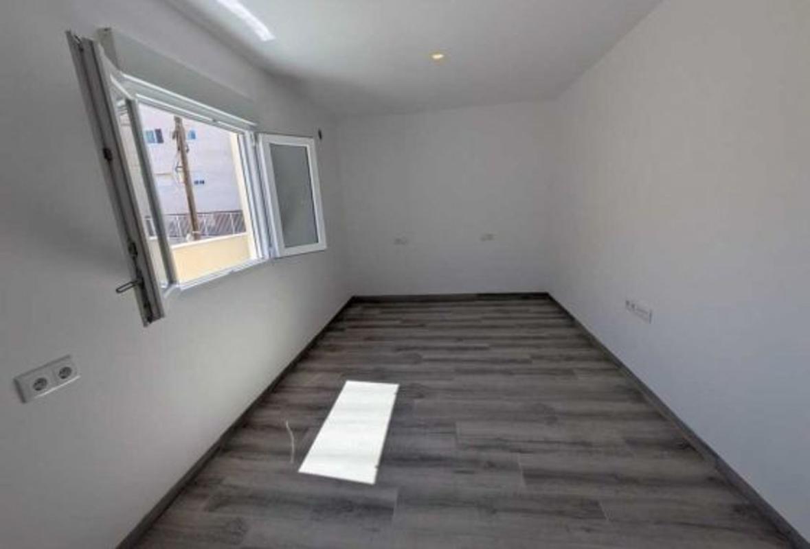 Продажа таунхауса в  Chalet adosado en Calle Matilde Peñaranda, 144, Nueva Torrevieja, Torrevieja , Торревьеха photo 4