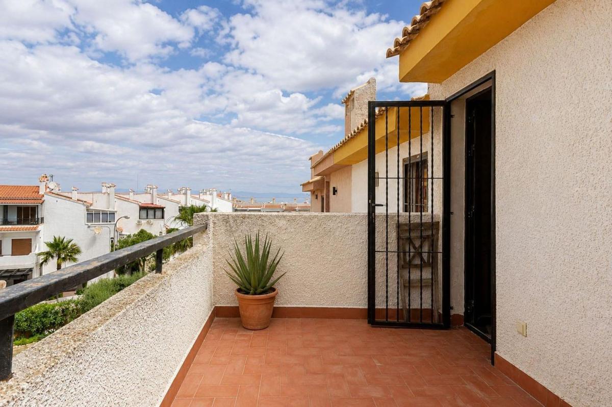 Venta de chalet adosado en Chalet adosado en Torreblanca, Torrevieja , Torrevieja photo 2