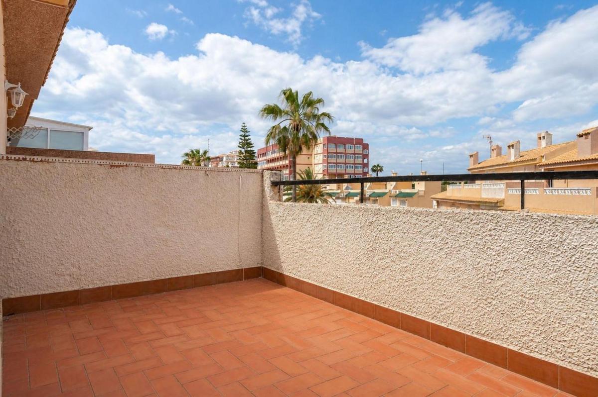 Venta de chalet adosado en Chalet adosado en Torreblanca, Torrevieja , Torrevieja photo 3