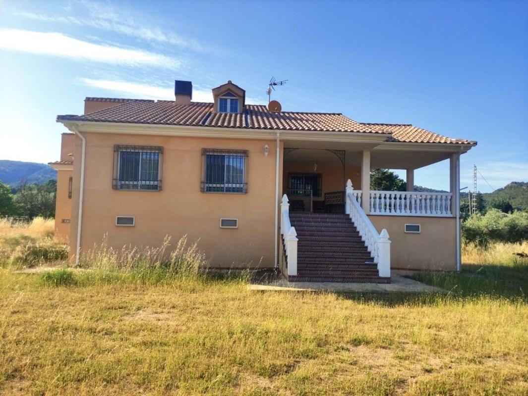 Propiedades en venta y alquiler en España photo 1