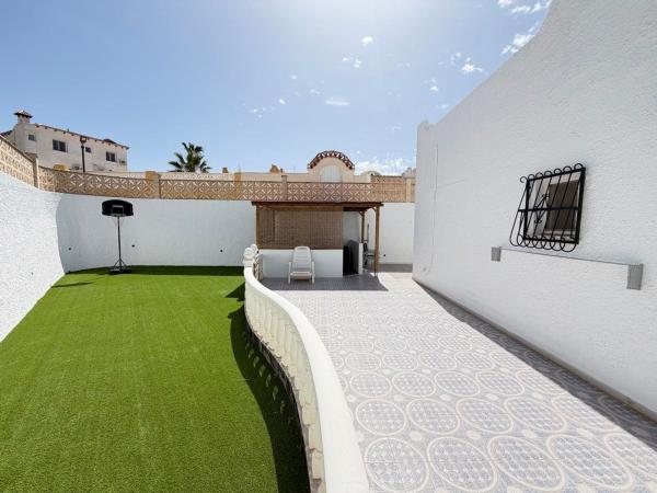 Частный шале на продаже в  Casa o chalet en Los Balcones - Los Altos del Edén, Torrevieja, Торревьеха photo 2